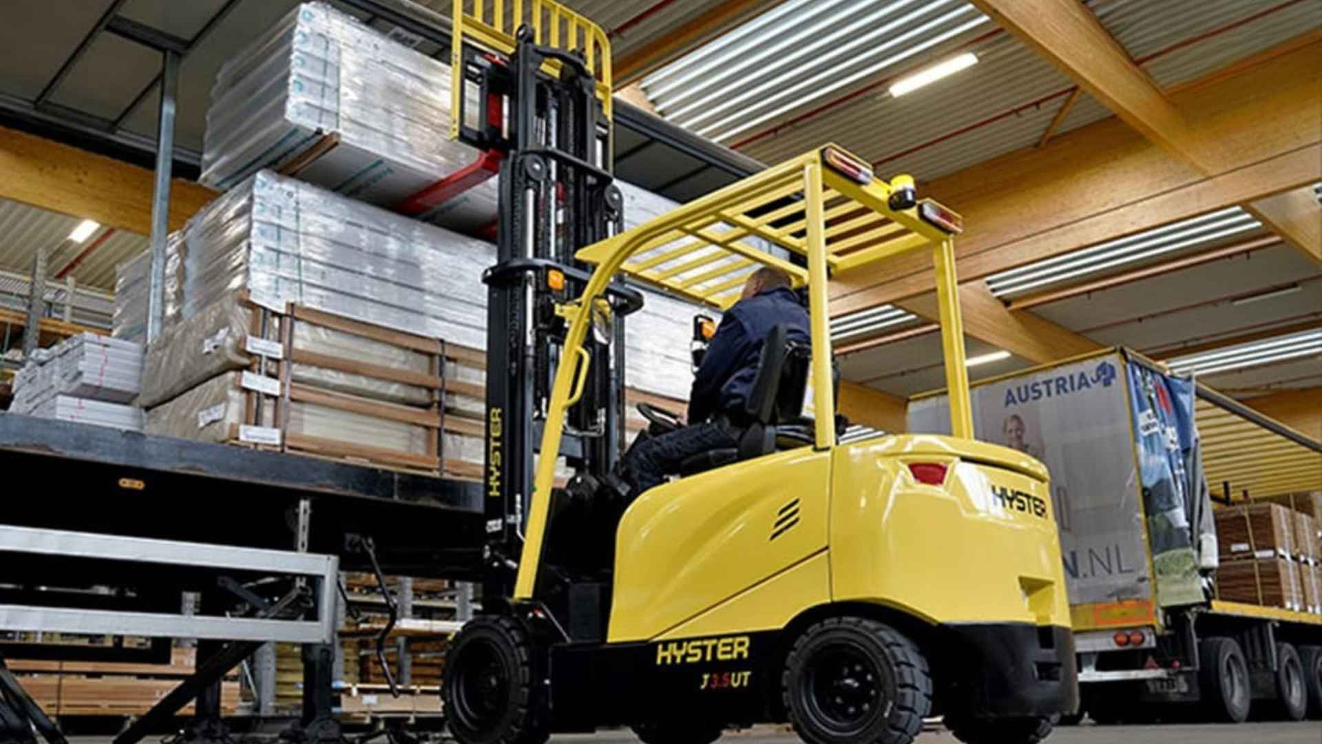 האם ניתן לעבוד במשמרות עם מלגזה חשמלית?